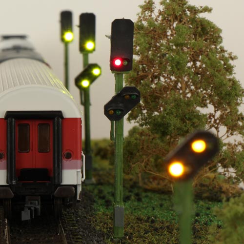 8 Light Block Signals with Advance Signal on a Post (3+3+2)